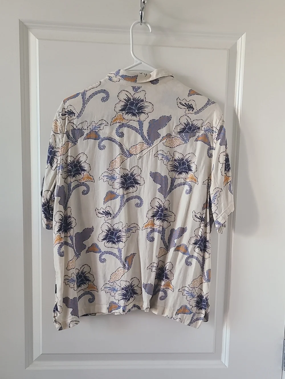 Wrangler Women's Cream Floral Short-Sleeve Button Shirt
